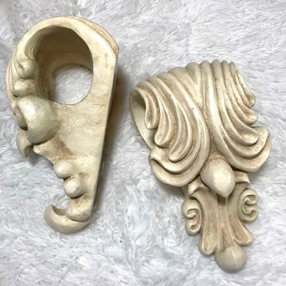 Set of 2 Romanesque Tapestry Resin Corbels - Picture 1 of 12